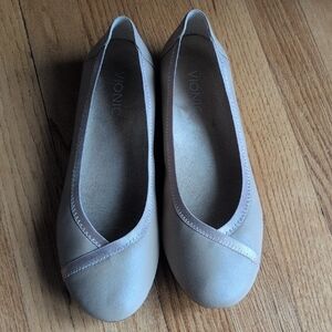Vionic Carroll Women's Tan Flats